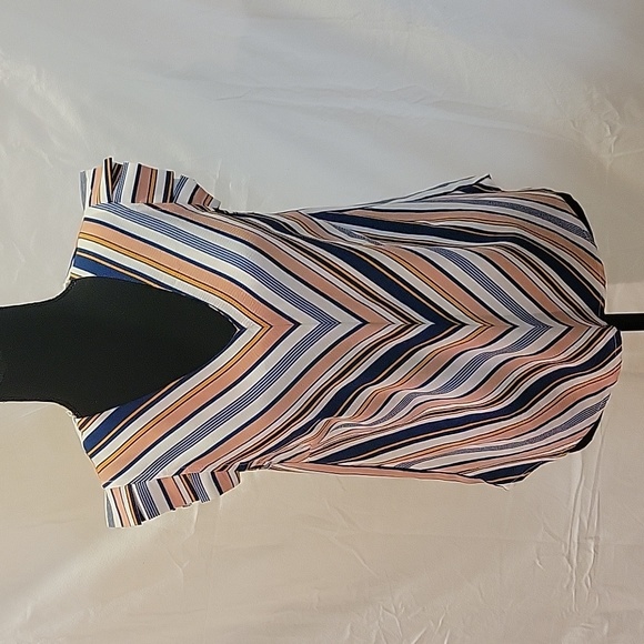 Monteau Los Angels sleeveless V-Neck Top Blouse with pleated detail - Picture 1 of 2